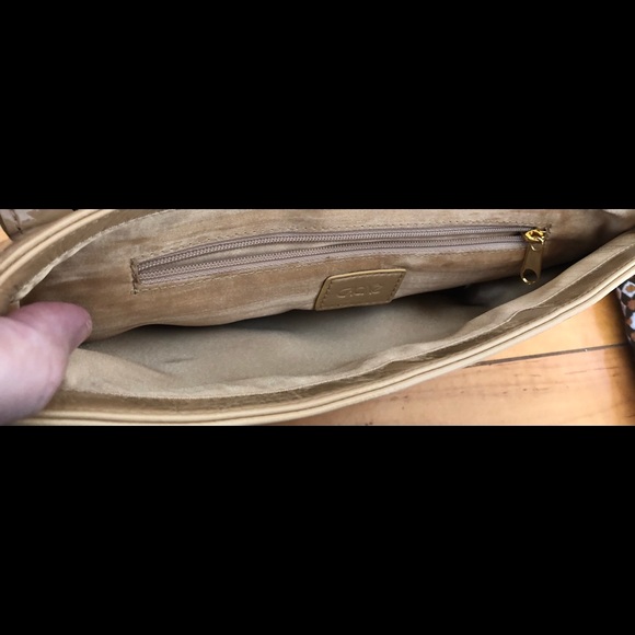 Cache patent shoulder bag - Picture 10 of 11